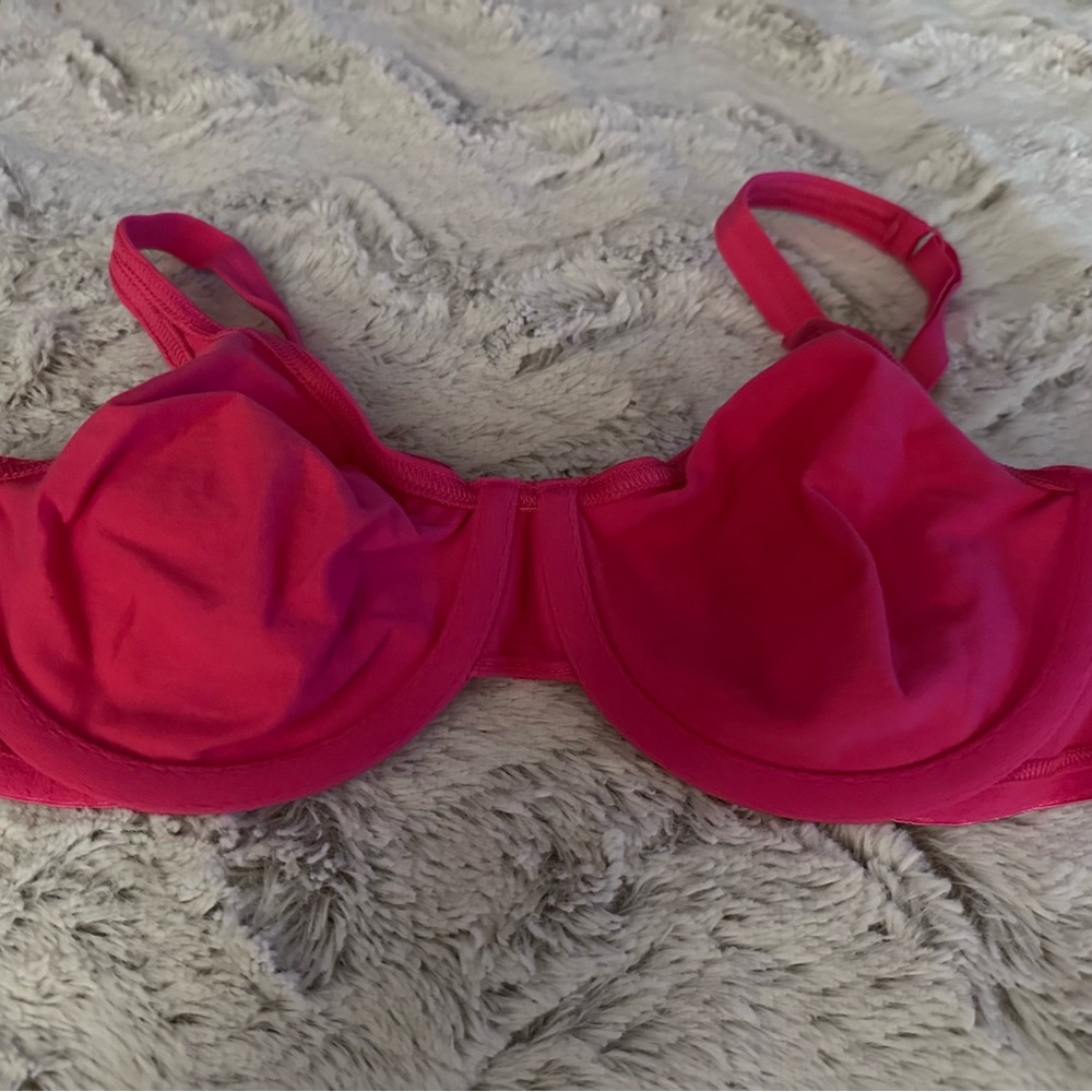 NWOT VICTORIA SECRET FULL COVERAGE BRA (36B)